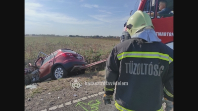 Kamionnal ütközött egy autó Tiszaföldvárnál