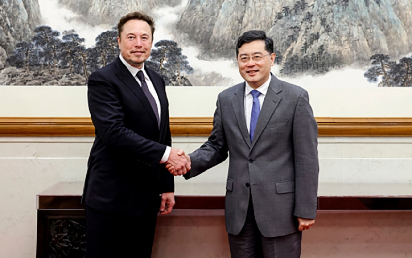 Hivatalos meghívásra előre be nem jelentett látogatást kezdett Elon Musk Kínában